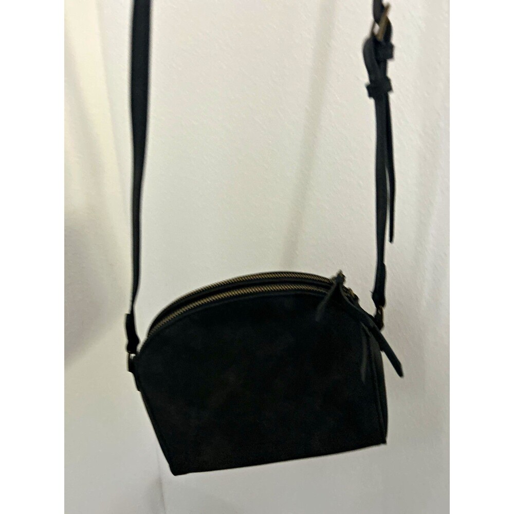 Universal Thread Black Small Crossbody Bag Double Zip Adjustable Strap Gold